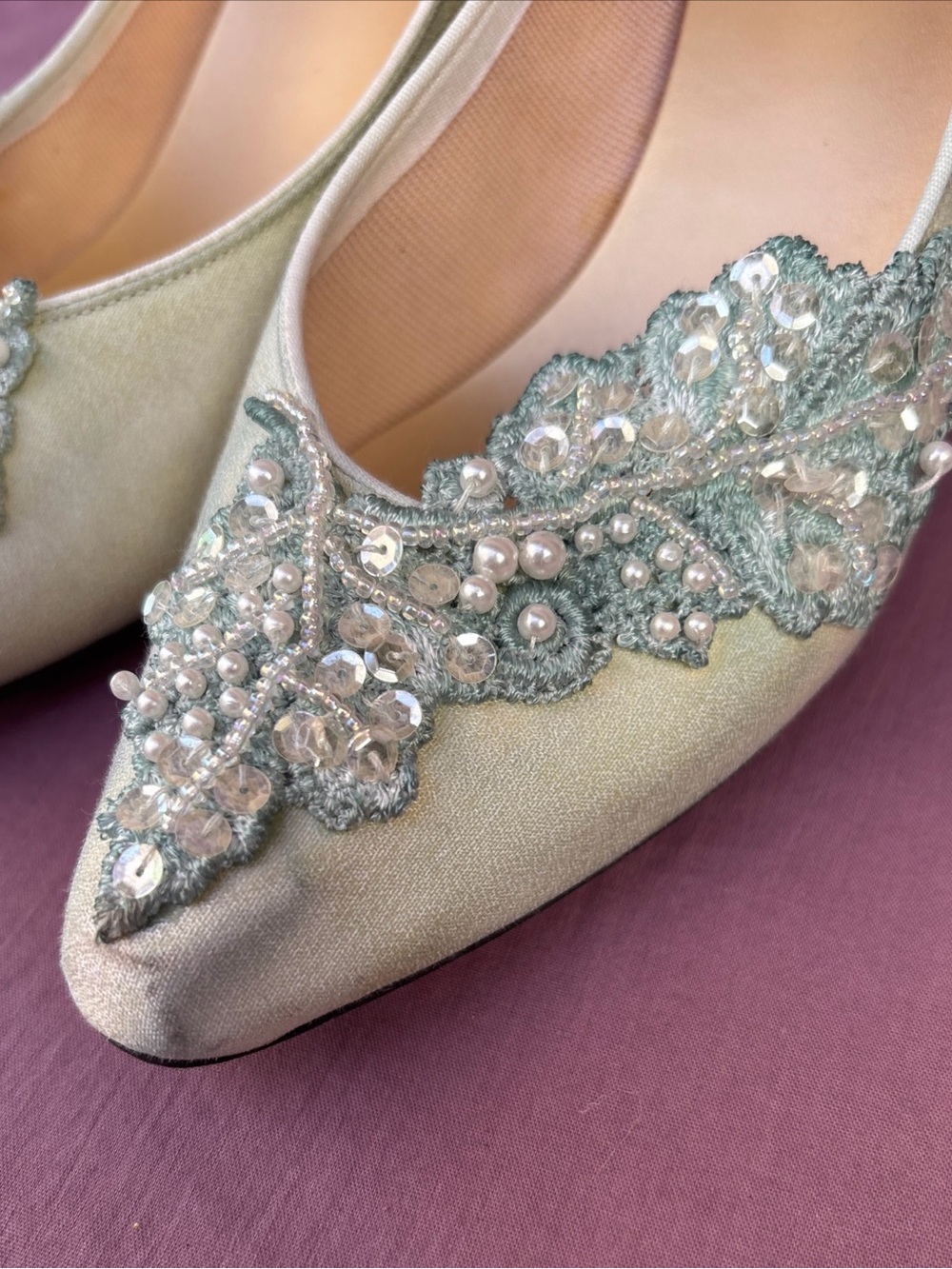 Vintage DOLCE by PIERRE Mint Green Satin Kitten Heels 7.5N Pearl Lace USA dance - Picture 2 of 10